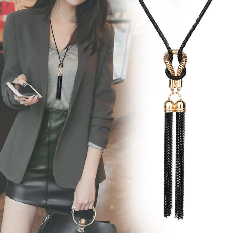 Chic Tassel Pendant Necklace: Winter's Statement Accessory.