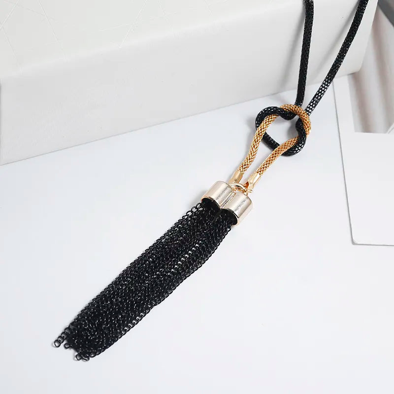 Chic Tassel Pendant Necklace: Winter's Statement Accessory.